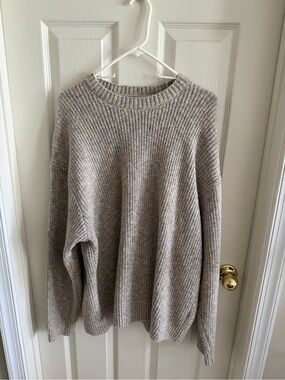 Abercrombie & Fitch Men's Ribbed Crewneck Sweater in Light Taupe Heather